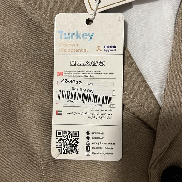 Complete Your Formal Look with the 5-Piece Classic Costume Set. - Picture 5 of 5